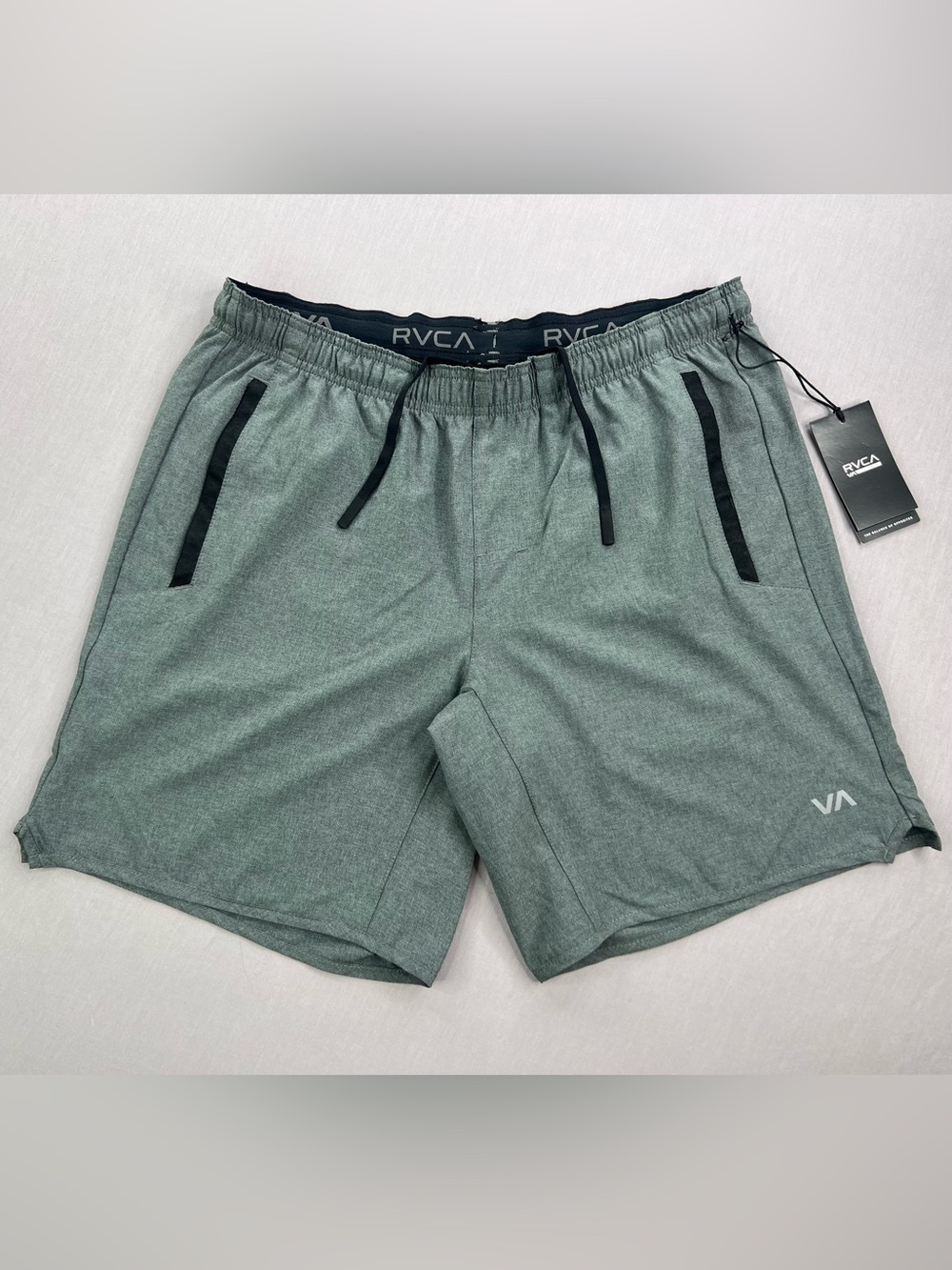 RVCA MENS YOGGER STRETCH 17 ATHLETIC SHORTS